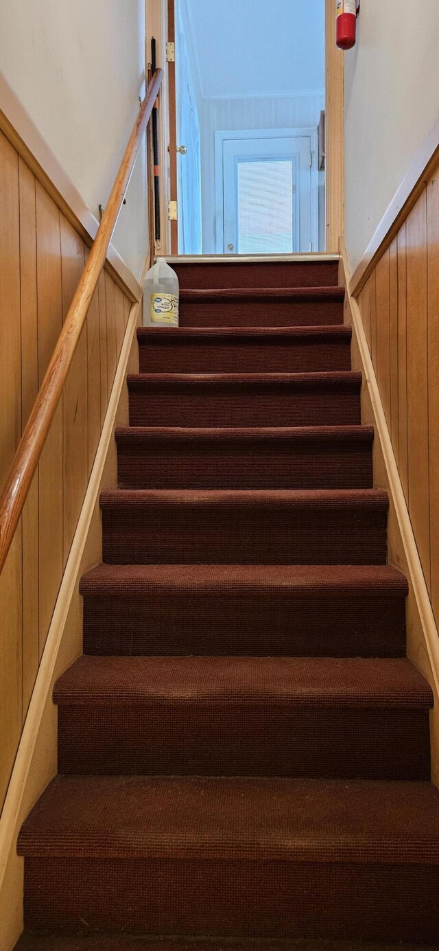 645 Kennebec St, Rumford, ME 04276 - view of stairway