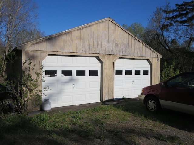 view of detached garage