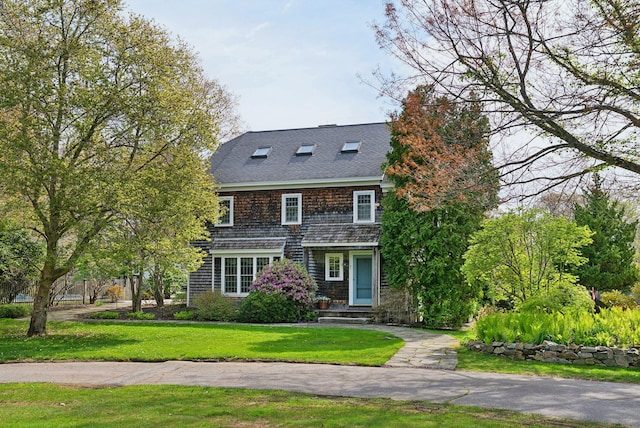 7 Clubhouse Dr, Kennebunk, ME 04043 - shingle-style home with a front lawn