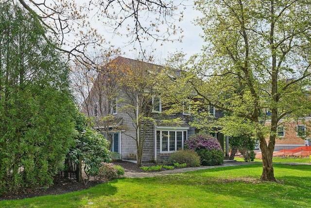 7 Clubhouse Dr, Kennebunk, ME 04043 - view of front of home featuring a front yard