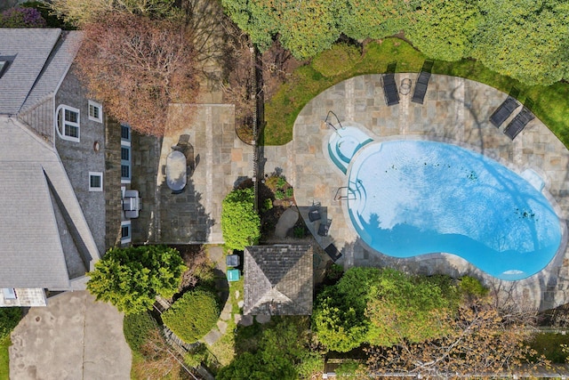 7 Clubhouse Dr, Kennebunk, ME 04043 - bird's eye view of a pool