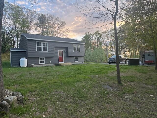 20 Oak Ridge Dr, Chelsea, ME 04330 - bi-level home with a front yard