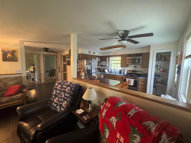 20 Oak Ridge Dr, Chelsea, ME 04330 - living area featuring a ceiling fan