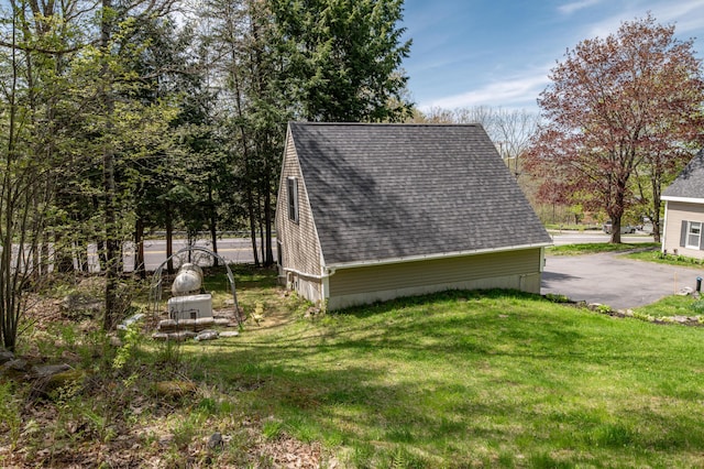 626 Wiscasset Rd, Pittston, ME 04345 - view of side of home featuring a shingled roof and a yard