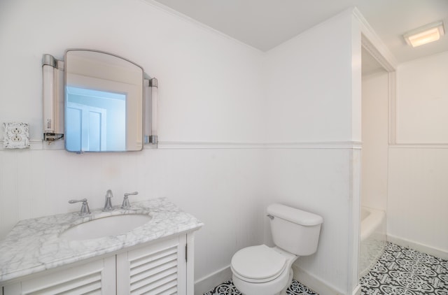 1 High St, Hallowell, ME 04347 - bathroom featuring toilet, vanity, a bath, and baseboards
