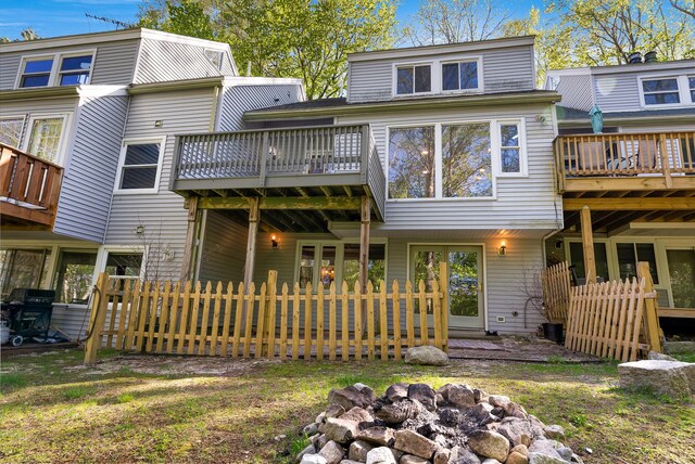 10 E Pinnacle Rd Unit 10, Bridgton, ME 04009 - back of property with fence