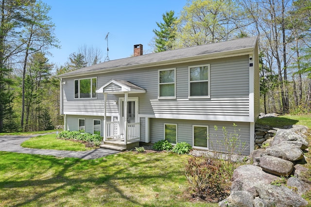 15 Northwood Ct, Wiscasset, ME 04578 - bi-level home with a chimney and a front lawn