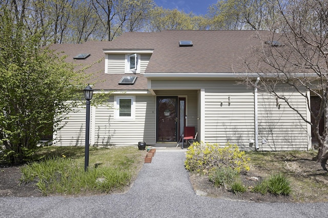6 Linwood Rd Unit 6, Freeport, ME 04032 - view of front facade with a shingled roof