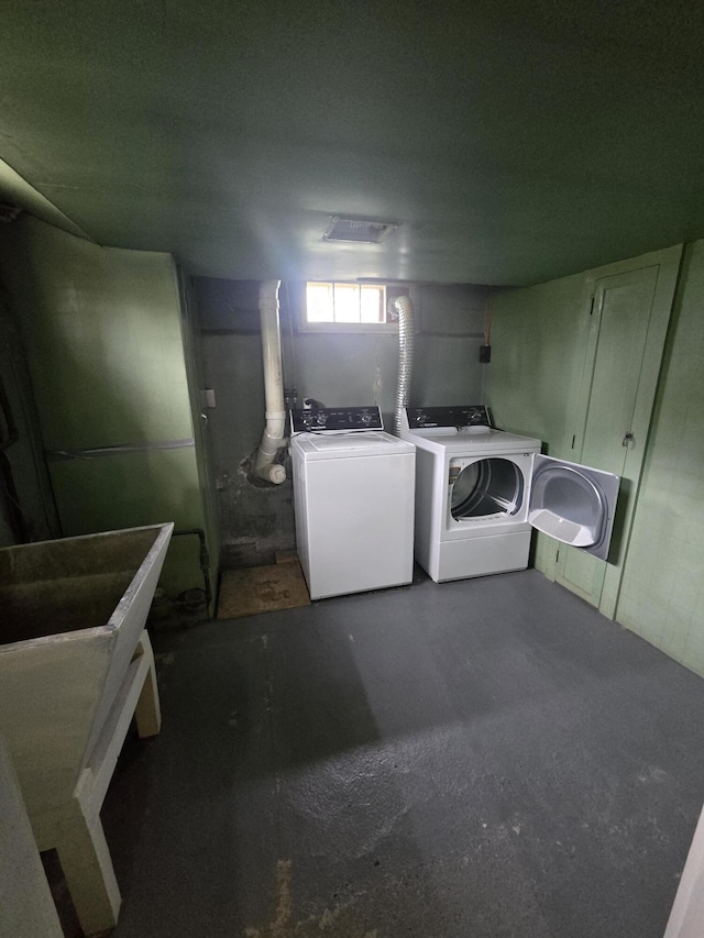 22 Summer St, Lubec, ME 04652 - laundry area featuring washing machine and clothes dryer