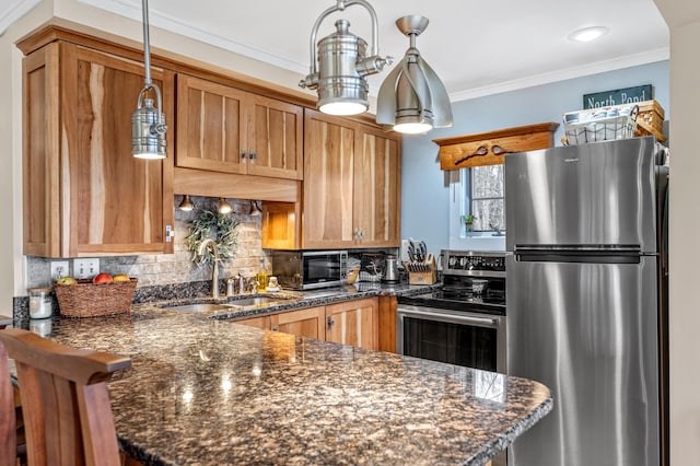 kitchen featuring stainless steel appliances, a peninsula, a sink, backsplash, and ornamental molding