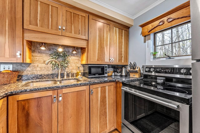 kitchen with stainless steel electric stove, a sink, ornamental molding, decorative backsplash, and dark stone counters