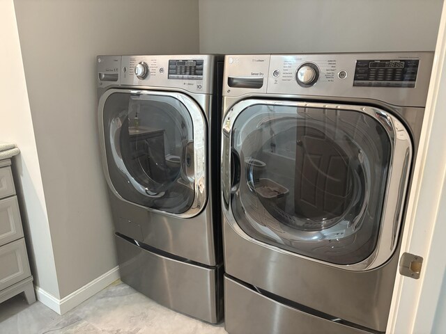 38 Deer Ridge Ln, Windsor, ME 04363 - laundry area featuring washing machine and dryer and baseboards