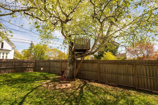 34 Admonten Ave, Rockland, ME 04841 - view of yard