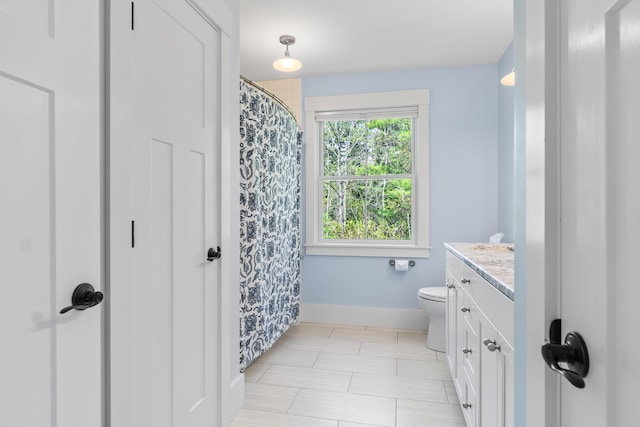 246 Coombs Rd, Brunswick, ME 04011 - full bathroom featuring toilet, baseboards, vanity, and a shower with curtain
