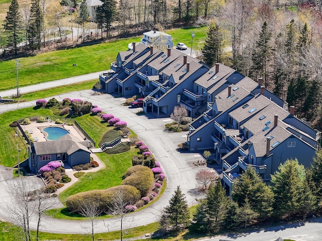 drone / aerial view of a pool area