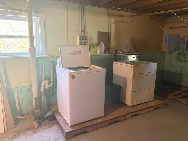 863 Sturtevant Hill Rd, Winthrop, ME 04364 - clothes washing area with washing machine and clothes dryer