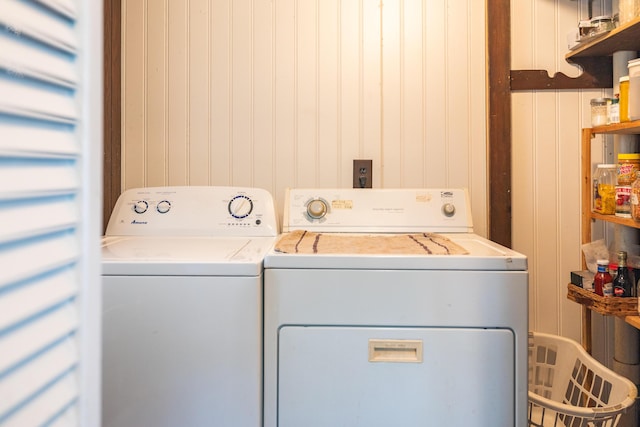168 Beech Hill Rd, Auburn, ME 04210 - laundry area featuring independent washer and dryer