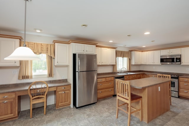 359 Beech Plains Rd, Buxton, ME 04093 - kitchen with stainless steel appliances, a sink, a center island, a breakfast bar area, and recessed lighting