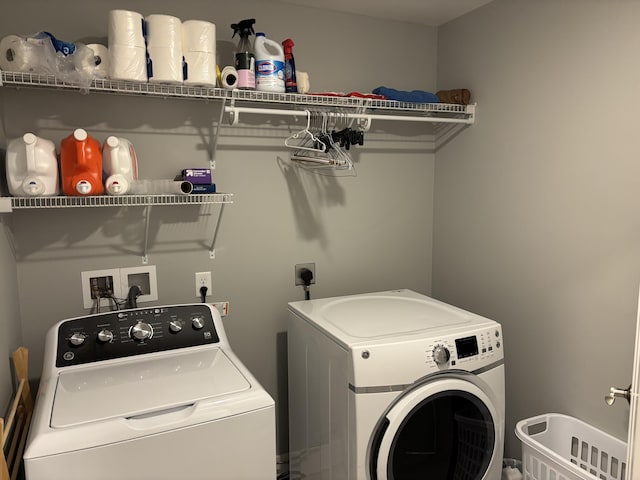 48 Mountain View Dr, Auburn, ME 04210 - laundry area with washer and clothes dryer