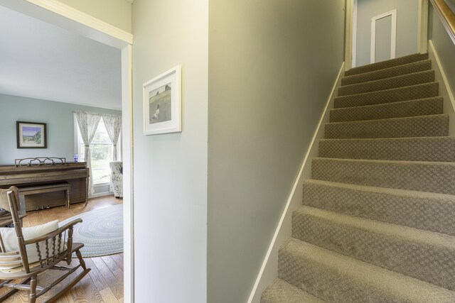7 Salmon Run, Raymond, ME 04071 - stairway with wood finished floors