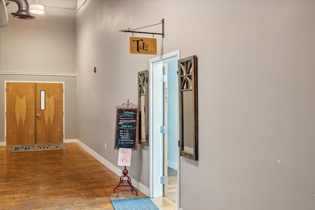 2 Main St Unit 35-203, Biddeford, ME 04005 - entryway featuring wood finished floors, a chandelier, and baseboards