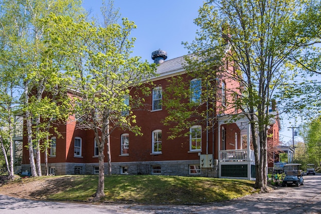 28 Ingalls Rd Unit 28, Portland, ME 04109 - view of side of property featuring a lawn
