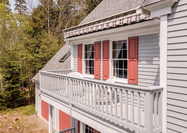 20 Ocean Side Ln, Bristol, ME 04554 - wooden terrace with a garage