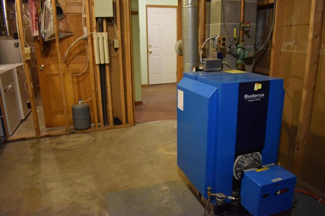 96 Pamela Dr, Winthrop, ME 04364 - utility room with a heating unit