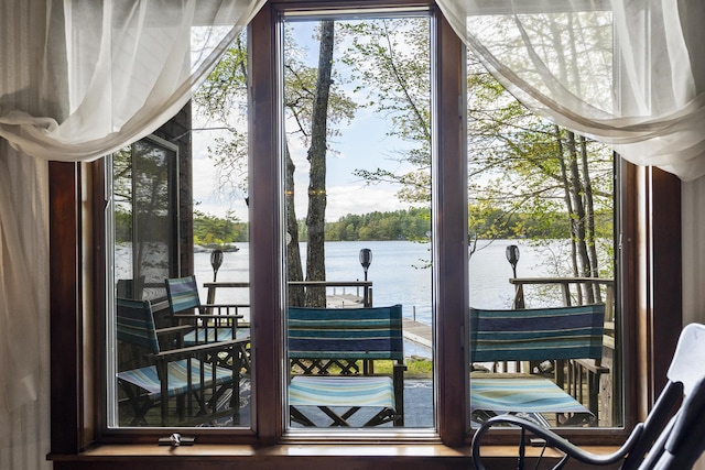 711 Biscay Rd, Bremen, ME 04551 - entryway featuring a water view
