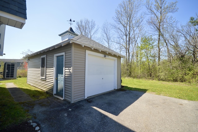42 Blanchard St, Bangor, ME 04401 - detached garage with driveway