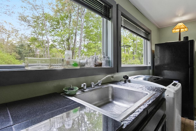 151 Central Ave, Portland, ME 04108 - kitchen with washer / clothes dryer and a sink