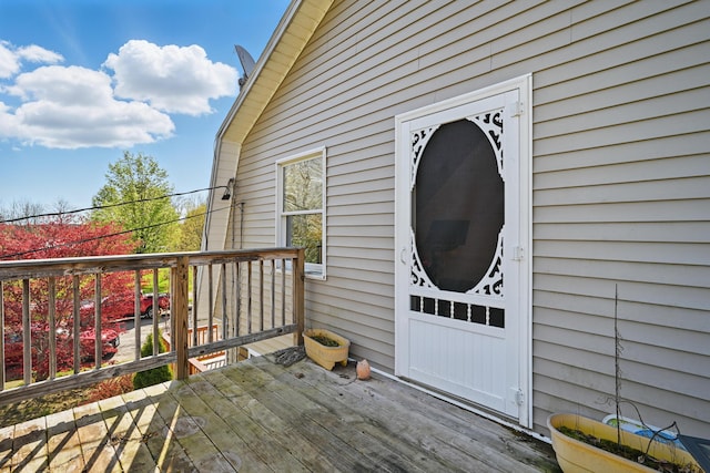 658 High St, West Gardiner, ME 04345 - entrance to property with a deck