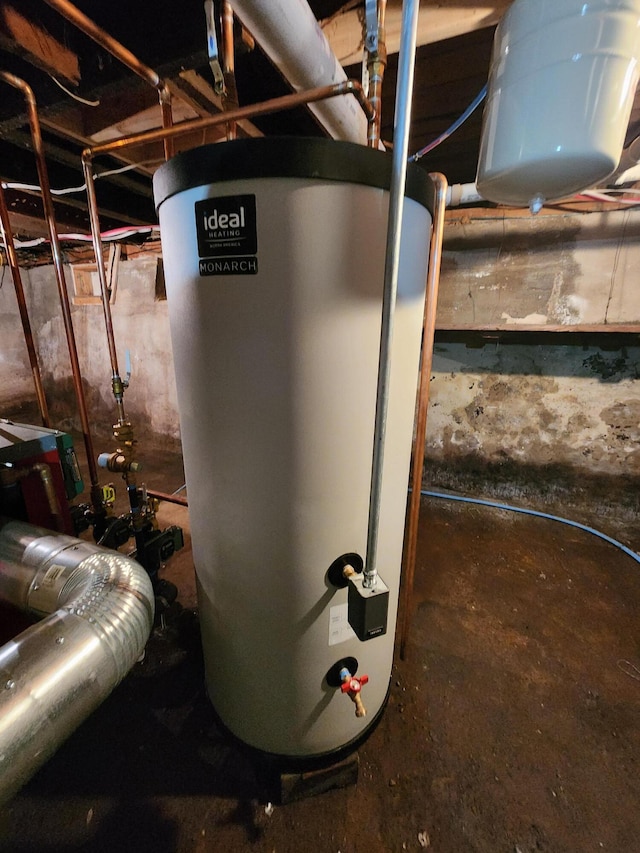 76 Somerset St, Millinocket, ME 04462 - utilities featuring water heater