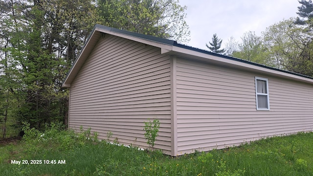 3 Back Rd, Abbot, ME 04406