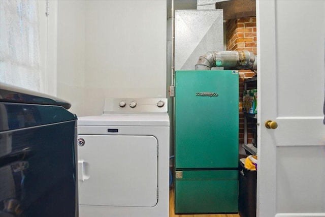 25 Biron Ave, Lewiston, ME 04240 - laundry room with washer / dryer