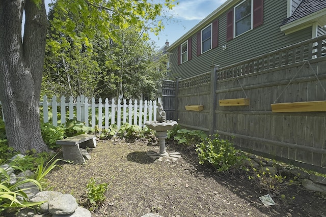 16 Cross St, Camden, ME 04843 - view of yard