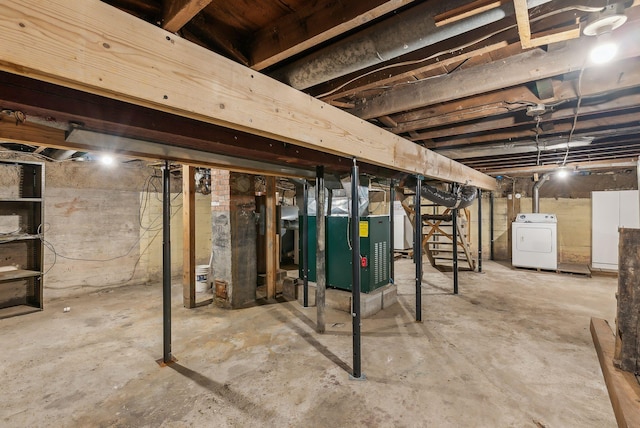 520 Lincoln St, Lewiston, ME 04240 - unfinished below grade area with washer / dryer and heating unit