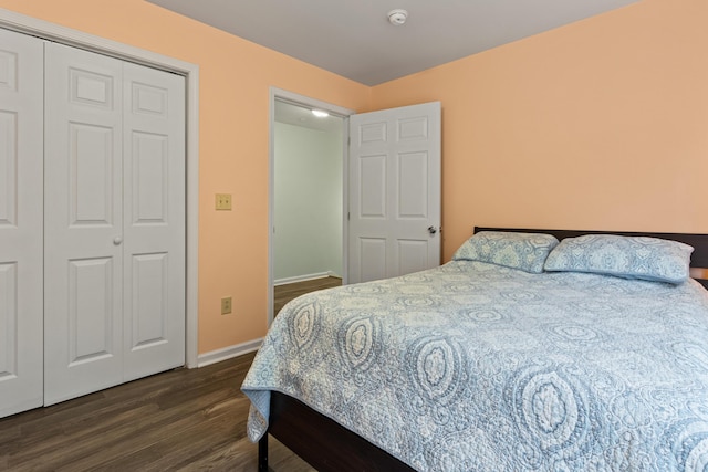 14 Chickadee Cir Unit 14, Brunswick, ME 04011 - bedroom with dark wood-style floors, baseboards, and a closet