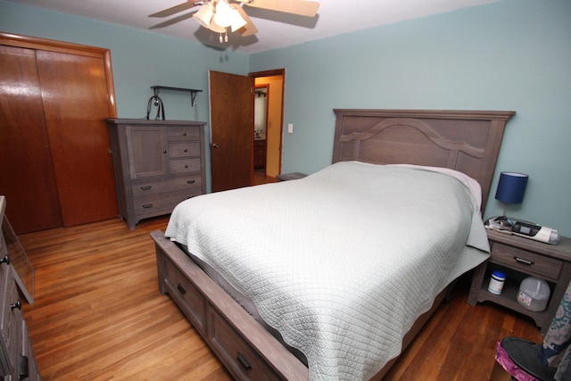 bedroom with light wood-style floors, a ceiling fan, and a closet