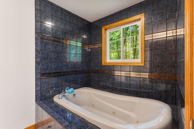 18 Ginger Ln, Saco, ME 04072 - full bath featuring a jetted tub and baseboards