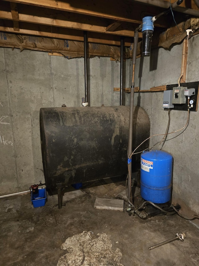25 Mill Ln, Naples, ME 04055 - utility room featuring oil tank