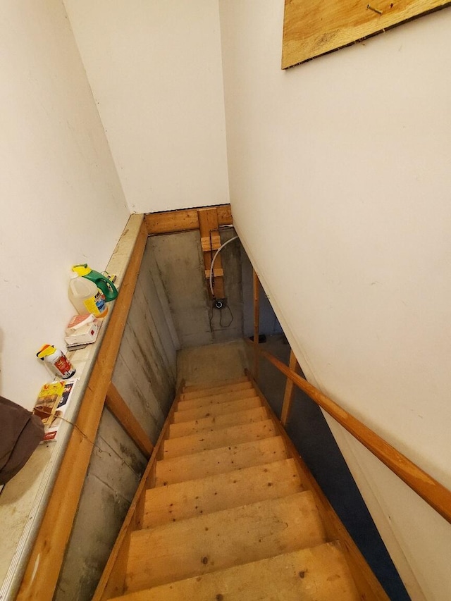 259-265 Bowden Point Rd, Prospect, ME 04981 - view of stairs