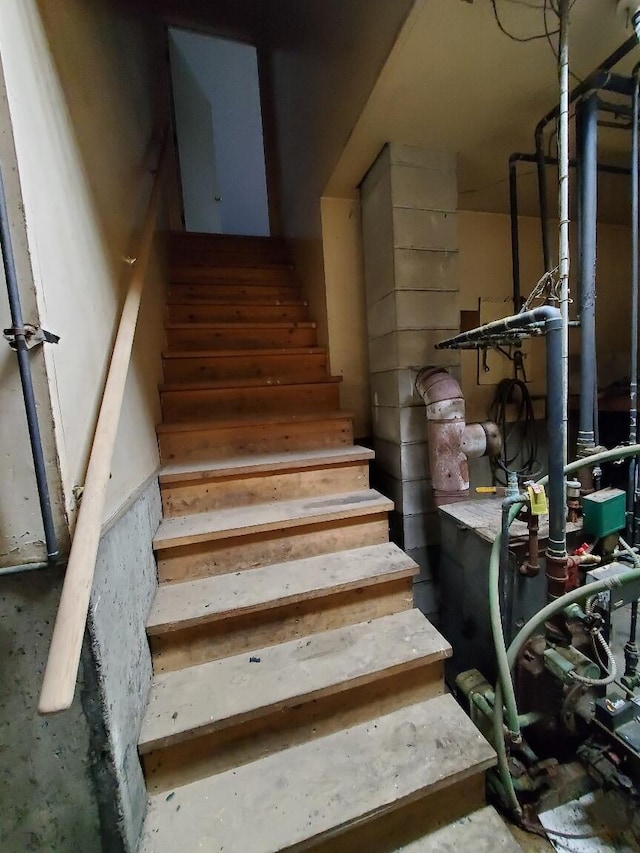 259-265 Bowden Point Rd, Prospect, ME 04981 - view of stairway