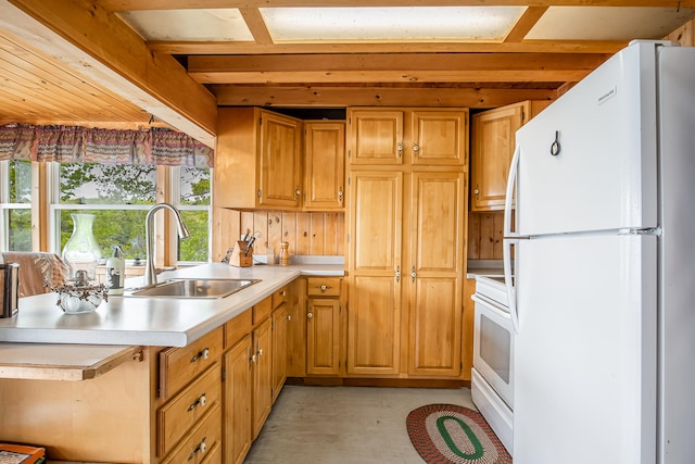 72 Logan Cir, Waterboro, ME 04030 - kitchen with freestanding refrigerator, a sink, range, light countertops, and a peninsula