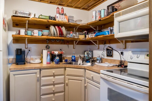 31 Lakeview Dr, West Bath, ME 04530 - pantry with a sink