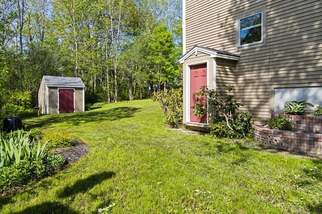 43 W Lynne Ave, Portland, ME 04103 - view of grassy yard