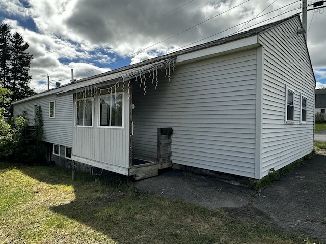 29 Exchange St, Presque Isle, ME 04769 - view of side of home with a lawn
