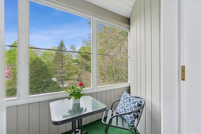 71 N St, Kennebunkport, ME 04046 - sunroom with plenty of natural light