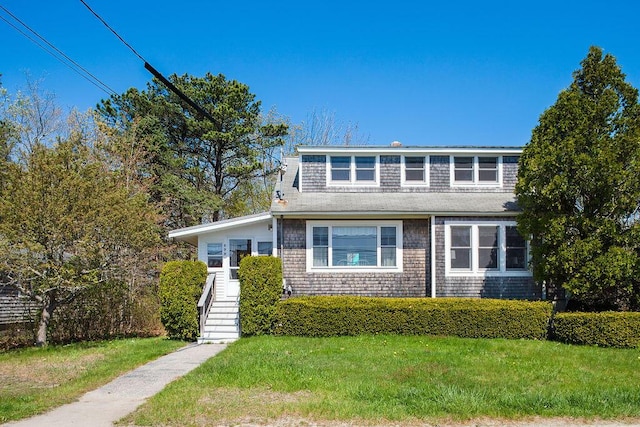 688 Kings Hwy, Kennebunkport, ME 04046 - view of front of house with a front yard