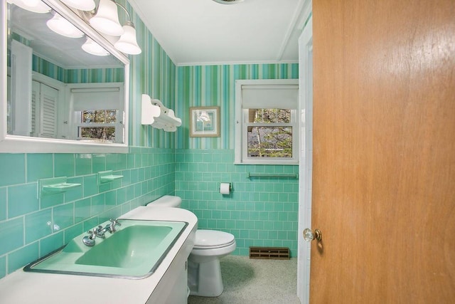 688 Kings Hwy, Kennebunkport, ME 04046 - bathroom with tile walls, toilet, vanity, and wallpapered walls